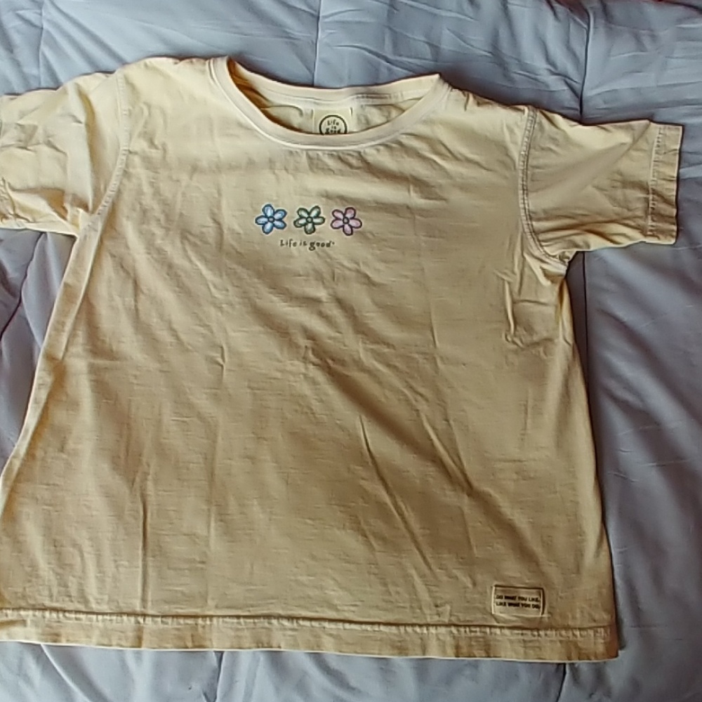 Girls Life is Good t-shirt. Short sleeve